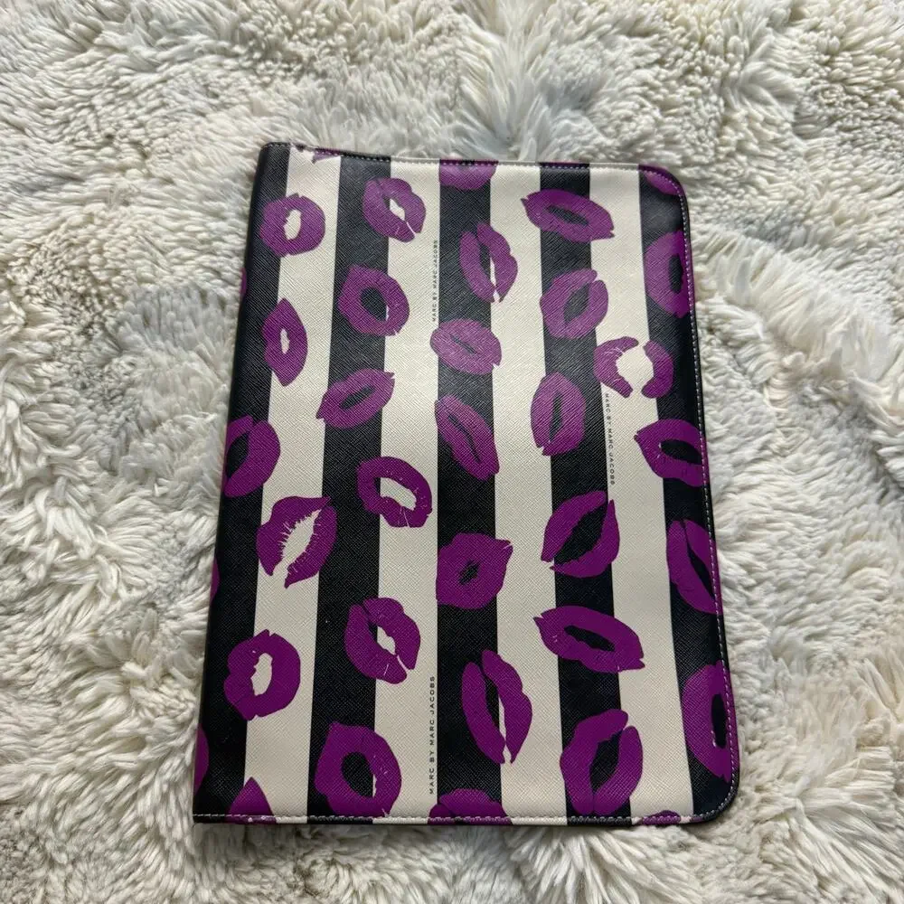 Marc by Marc Jacobs Striped Purple Lips Laptop Sleeve / Case